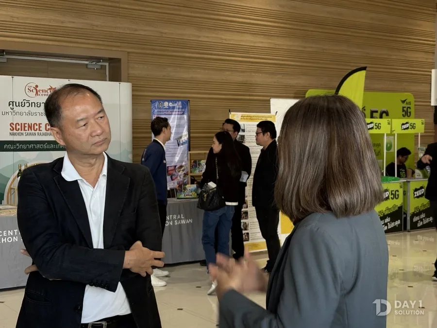 ผู้เข้าร่วมงานพูดคุยแลกเปลี่ยนกันภายในงาน D-station Showcase 2025